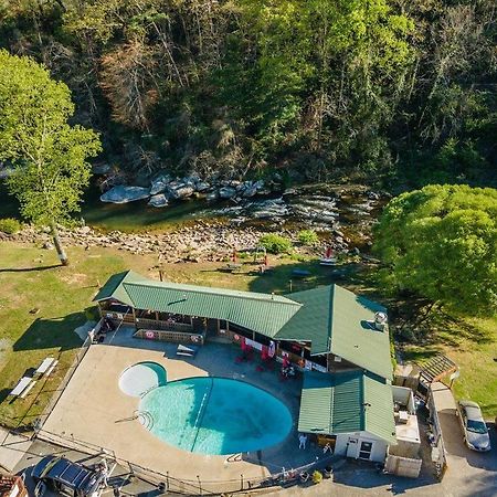 Geneva Hotel & Tiki Bar Chimney Rock Bagian luar foto