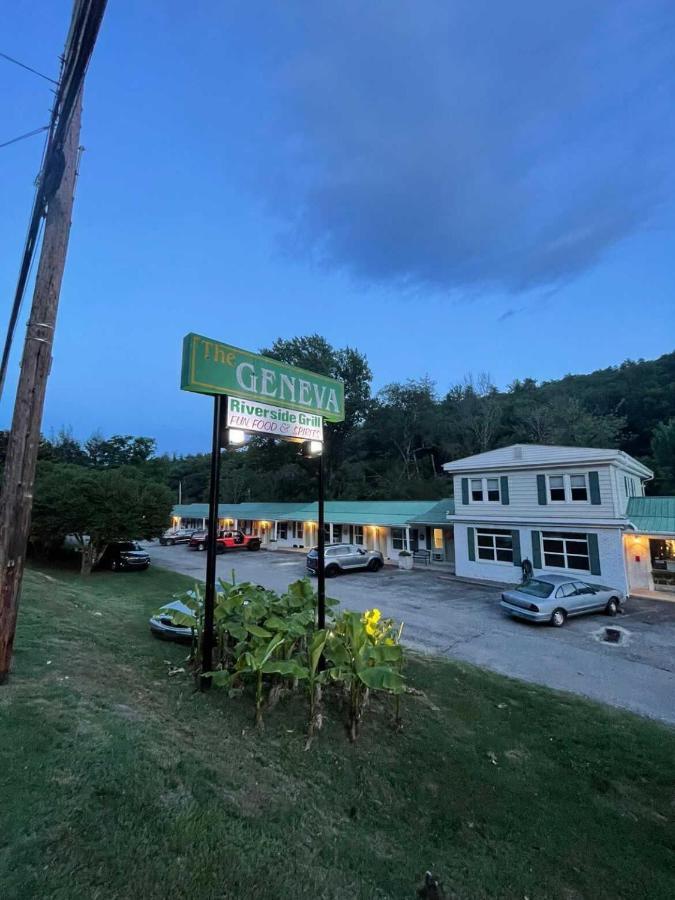 Geneva Hotel & Tiki Bar Chimney Rock Bagian luar foto